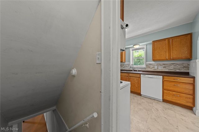 2318 Mogadore Road, Akron, OH 44312