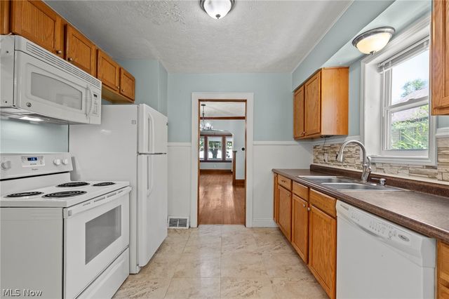2318 Mogadore Road, Akron, OH 44312