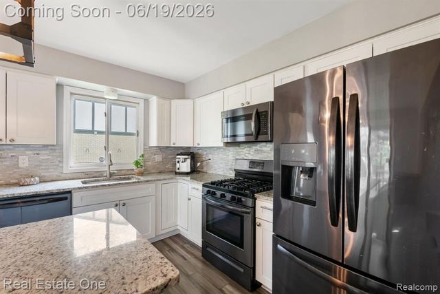 5277 Waterview Drive, West Bloomfield, MI 48323