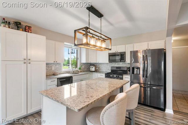 5277 Waterview Drive, West Bloomfield, MI 48323
