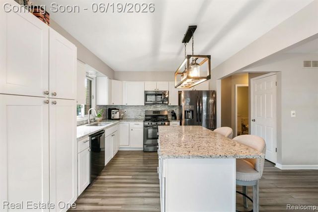 5277 Waterview Drive, West Bloomfield, MI 48323