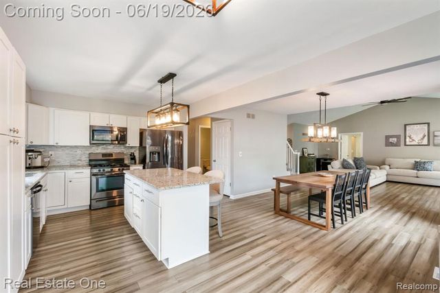 5277 Waterview Drive, West Bloomfield, MI 48323