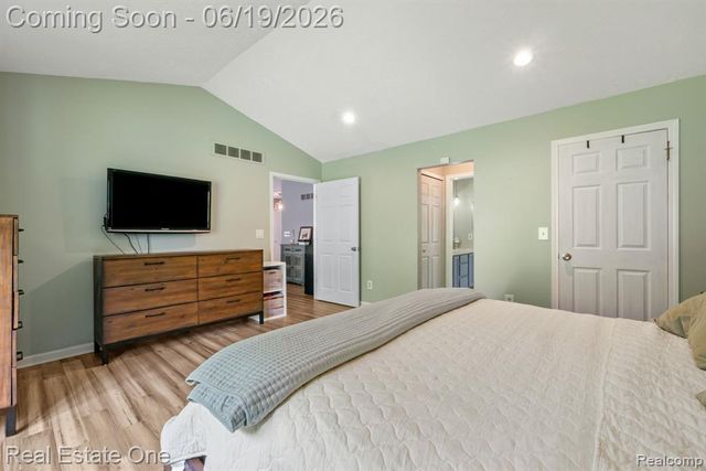 5277 Waterview Drive, West Bloomfield, MI 48323