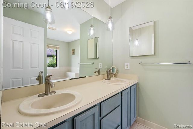 5277 Waterview Drive, West Bloomfield, MI 48323