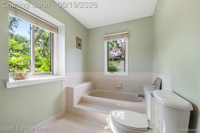 5277 Waterview Drive, West Bloomfield, MI 48323
