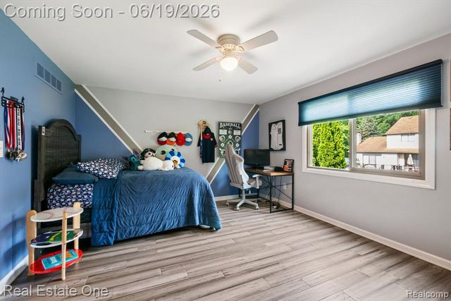 5277 Waterview Drive, West Bloomfield, MI 48323