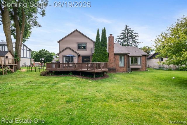 5277 Waterview Drive, West Bloomfield, MI 48323