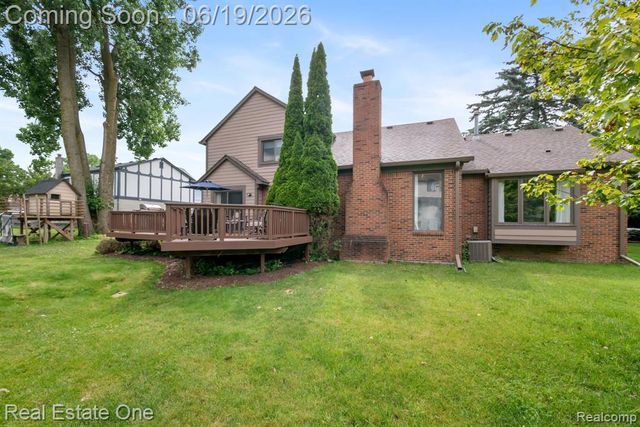 5277 Waterview Drive, West Bloomfield, MI 48323