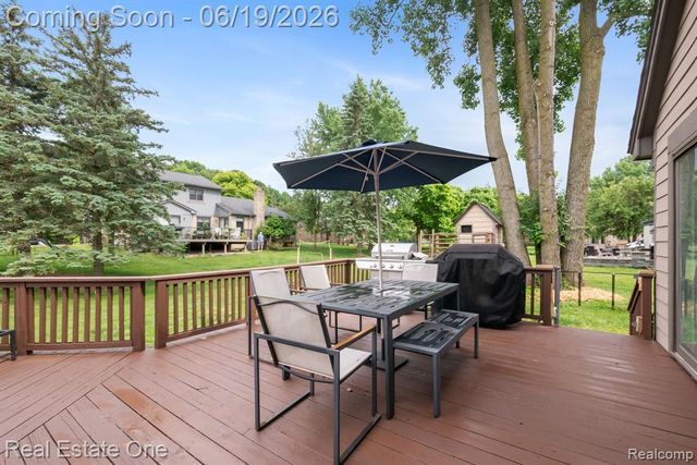 5277 Waterview Drive, West Bloomfield, MI 48323