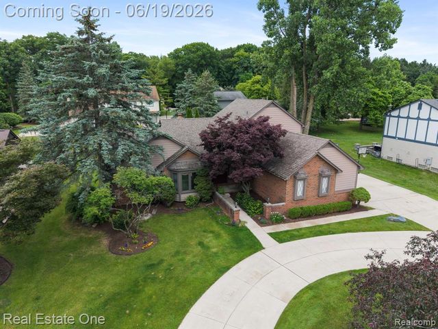 5277 Waterview Drive, West Bloomfield, MI 48323