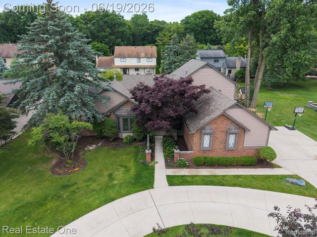 5277 Waterview Drive, West Bloomfield, MI 48323