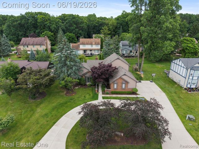 5277 Waterview Drive, West Bloomfield, MI 48323