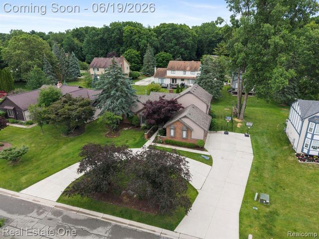5277 Waterview Drive, West Bloomfield, MI 48323