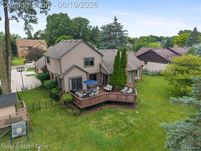 5277 Waterview Drive, West Bloomfield, MI 48323