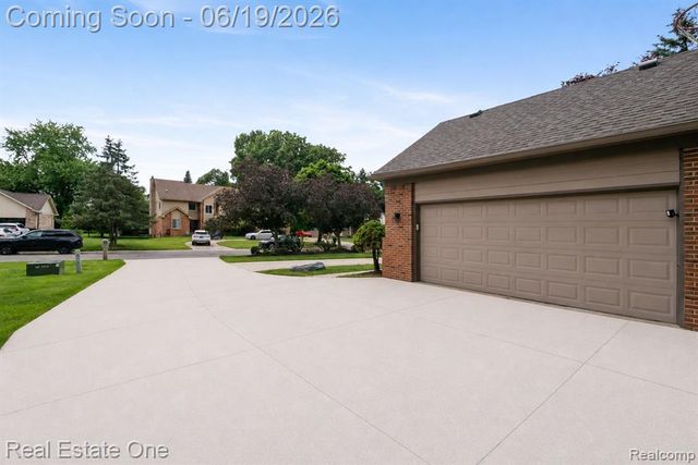 5277 Waterview Drive, West Bloomfield, MI 48323