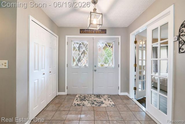 5277 Waterview Drive, West Bloomfield, MI 48323