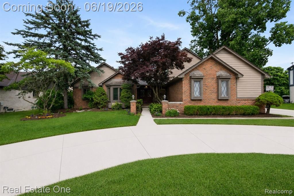 5277 Waterview Drive, West Bloomfield, MI 48323