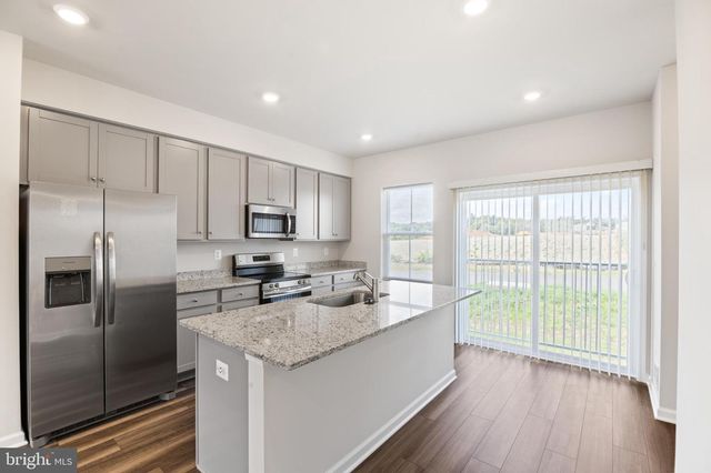 105 MILBURN DR, Martinsburg, WV 25401