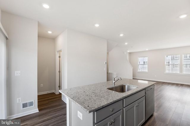 105 MILBURN DR, Martinsburg, WV 25401