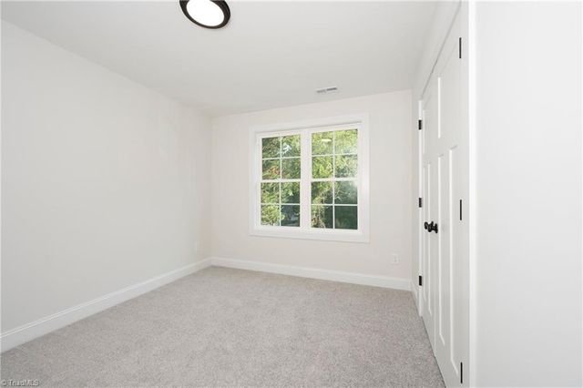 5040 Whitewood Lane, Winston-salem, NC 27104