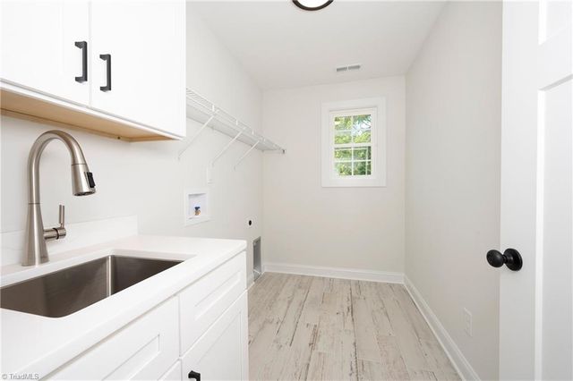 5040 Whitewood Lane, Winston-salem, NC 27104