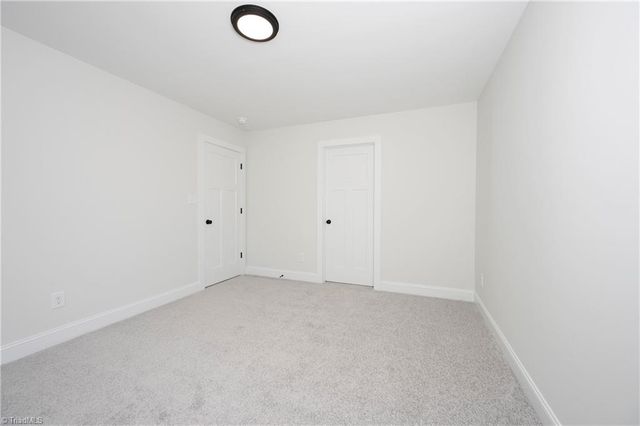 5040 Whitewood Lane, Winston-salem, NC 27104
