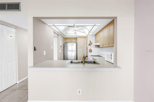 6104 PALMA DEL MAR BOULEVARD S 305, St Petersburg, FL 33715