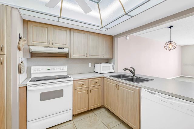 6104 PALMA DEL MAR BOULEVARD S 305, St Petersburg, FL 33715