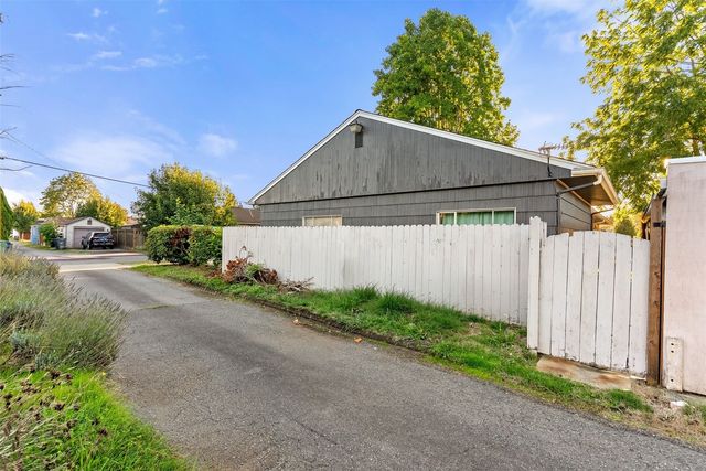 402 Pike Street NE, Auburn, WA 98002