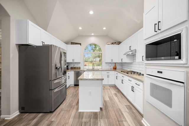 1302 Pine Trail, Tomball, TX 77375