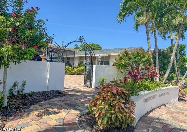 746 109th AVE N, Naples, FL 34108