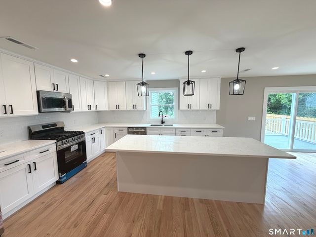 17 Dracut Avenue, Waterbury, CT 06704