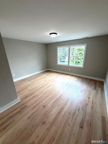 17 Dracut Avenue, Waterbury, CT 06704