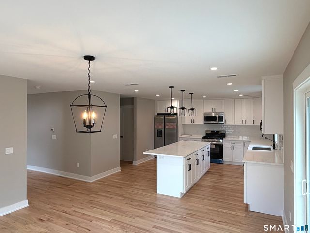 17 Dracut Avenue, Waterbury, CT 06704