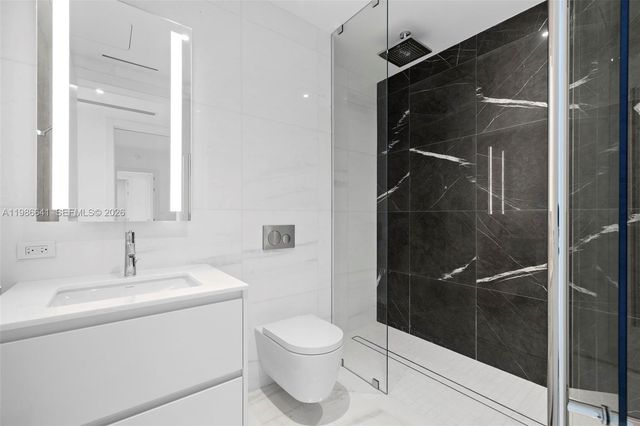 300 Biscayne Blvd Way 2409, Miami, FL 33131