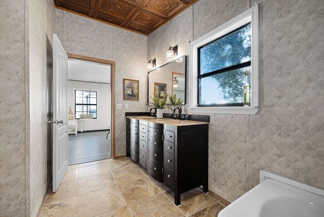 1761 Lcr 822, Groesbeck, TX 76642