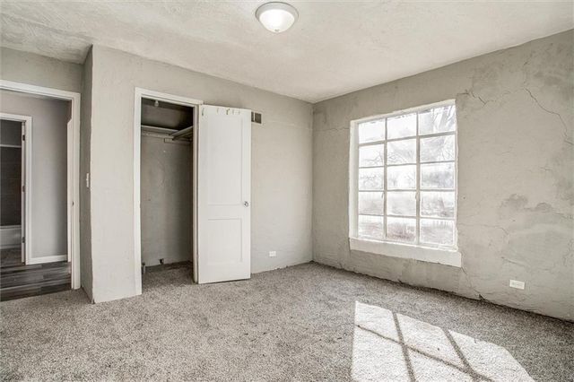 9043 Walnut Street, Kansas City, MO 64114