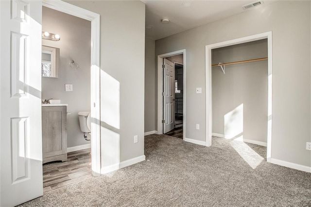 9043 Walnut Street, Kansas City, MO 64114