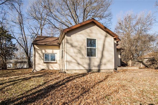 9043 Walnut Street, Kansas City, MO 64114