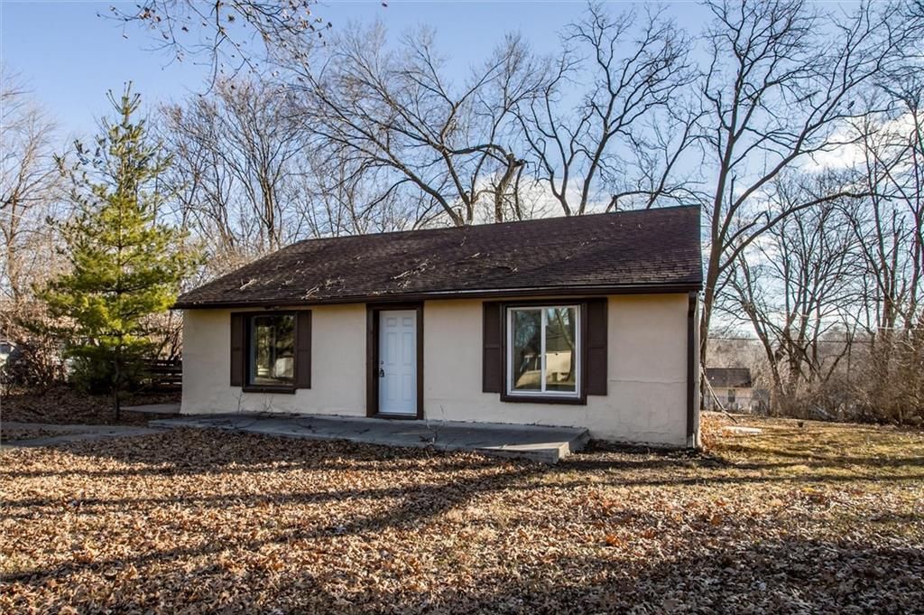 9043 Walnut Street, Kansas City, MO 64114