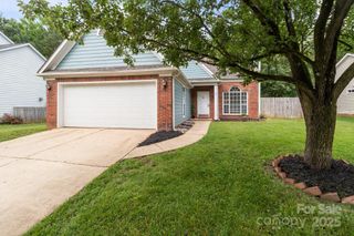 8906 Pickering Grove Lane, Charlotte, NC 28216