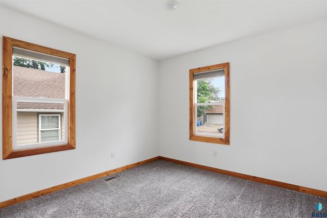 401 W 29th St Street, Sioux Falls, SD 57105