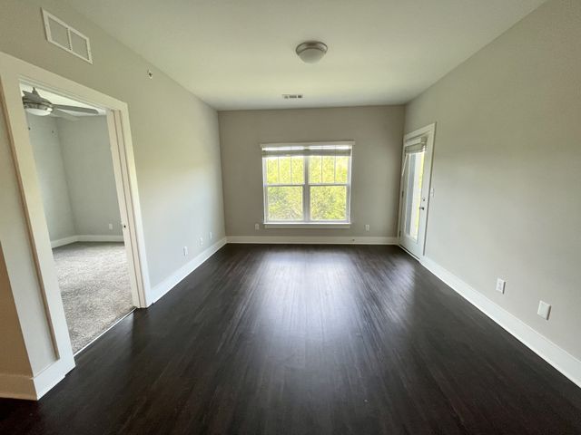 934 Governors Ct Apt 310, Antioch, TN 37013