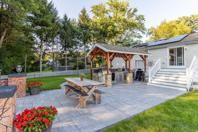 933 Washington St, Easton, MA 02375