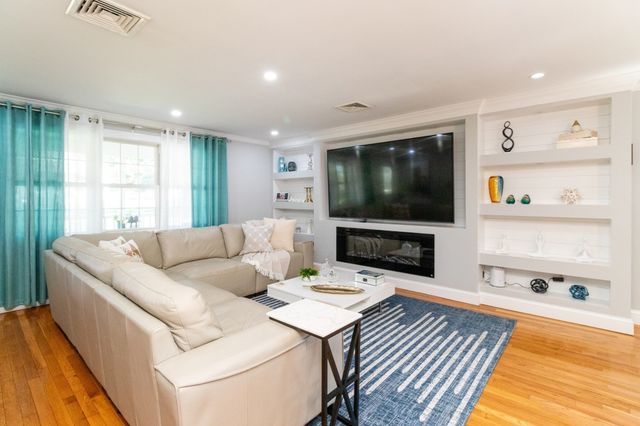 933 Washington St, Easton, MA 02375