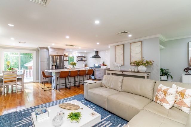 933 Washington St, Easton, MA 02375