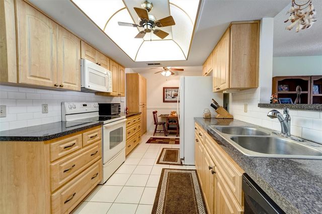 8360 HIGH POINT CIRCLE 3, Port Richey, FL 34668