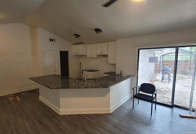 6011 Forest Rdg, San Antonio, TX 78240