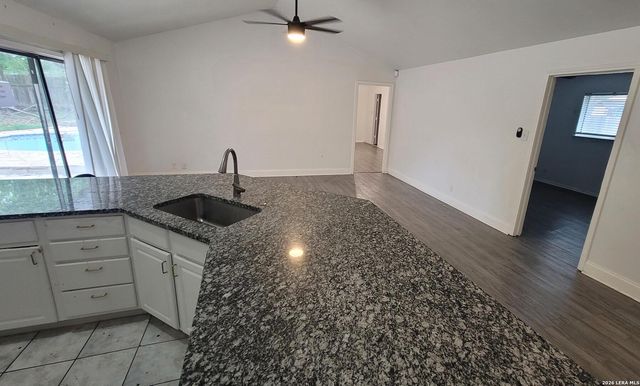 6011 Forest Rdg, San Antonio, TX 78240