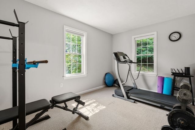 7 Evergreen Ln, Sturbridge, MA 01518